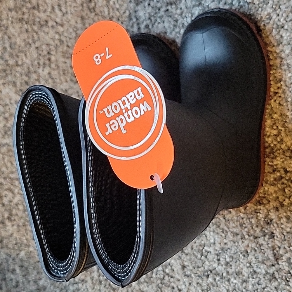 NWT Black Rainboots Toddler 7-8